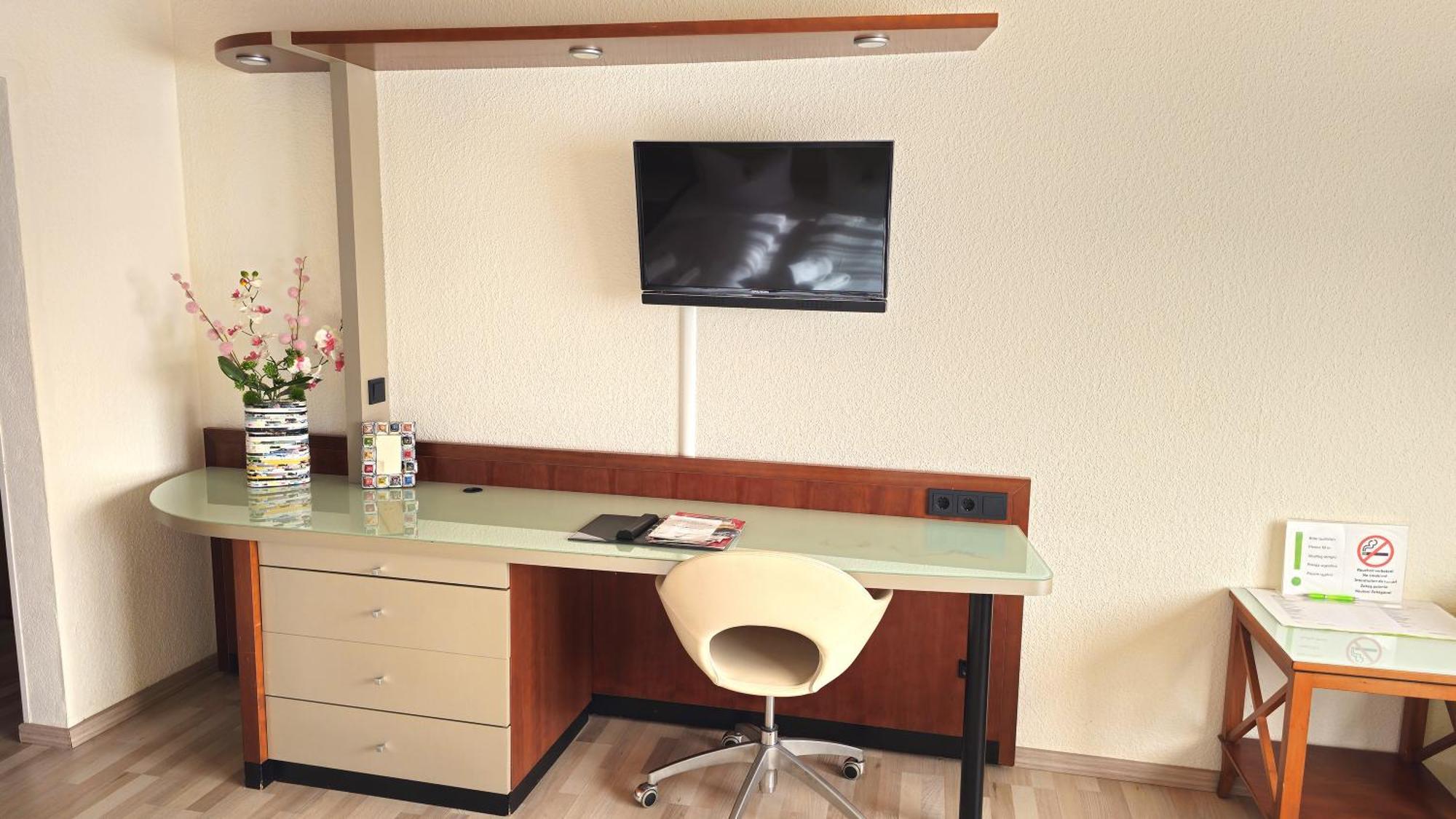 Hotel Avenue Altenfurt 3*